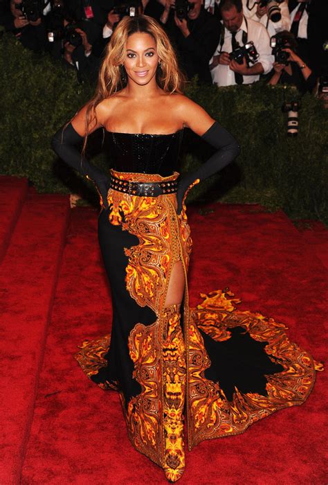 beyonce met gala red carpet